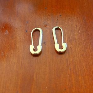 💜2 for 20$Gold Colored Safety Pin Shaped Earrings